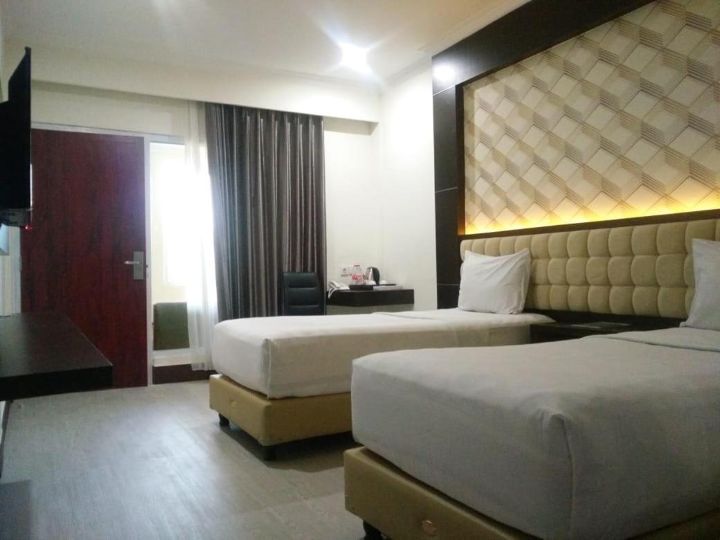 Sindoro Hotel Cilacap By Conary Екстериор снимка
